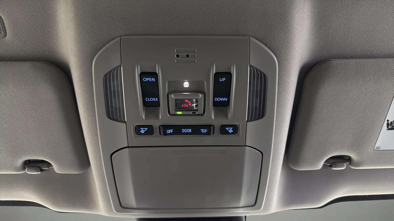 2022 Toyota Highlander XLE | AWD | SUNROOF | LEATHER | CLEAN CARFAX Photo