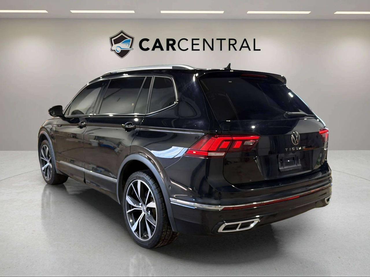 2023 Volkswagen Tiguan HIGHLINE | R LINE | CLEAN CARFAX | PANO |360 Photo2