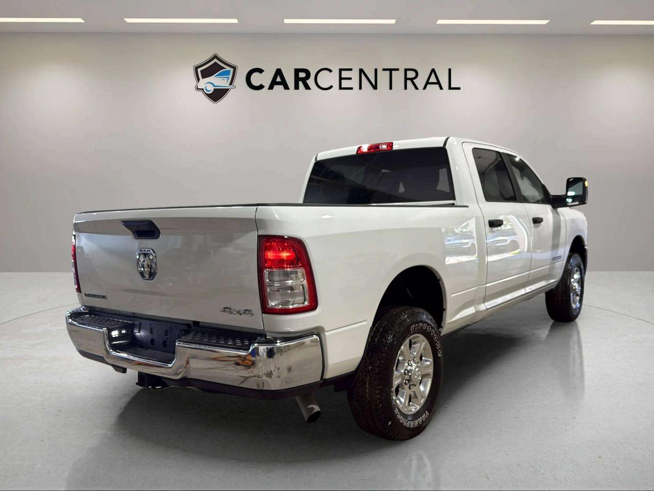 2024 RAM 3500 BIG HORN | 6.4 HEMI | LOW KMS | CLEAN CARFAX | Photo