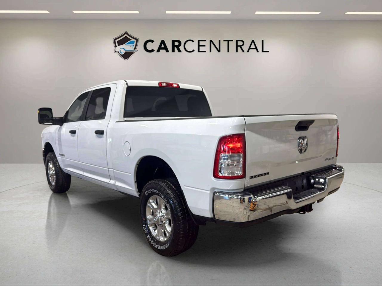 2024 RAM 3500 BIG HORN | 6.4 HEMI | LOW KMS | CLEAN CARFAX | Photo2