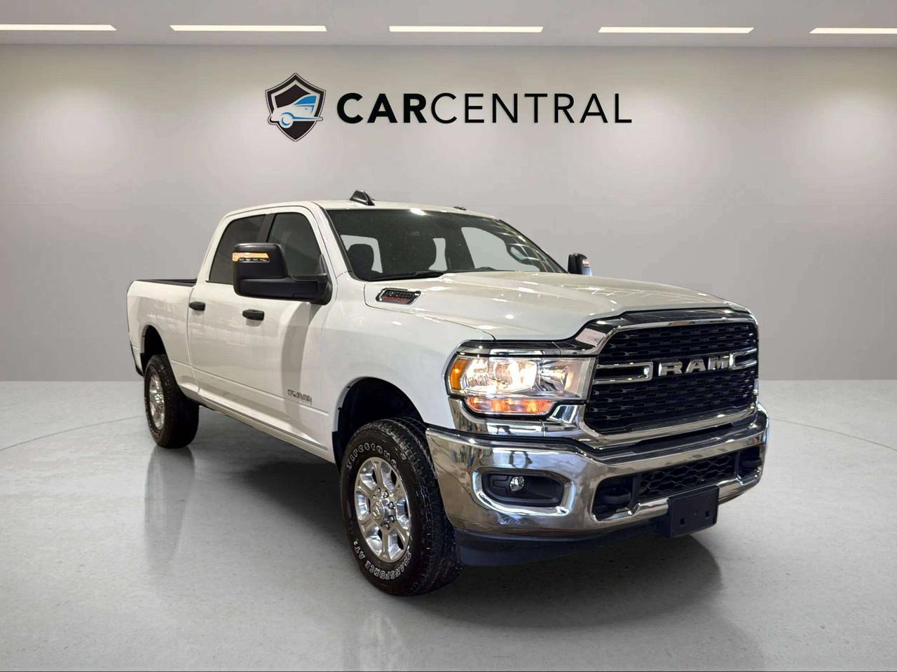 2024 RAM 3500 BIG HORN | 6.4 HEMI | LOW KMS | CLEAN CARFAX | Photo