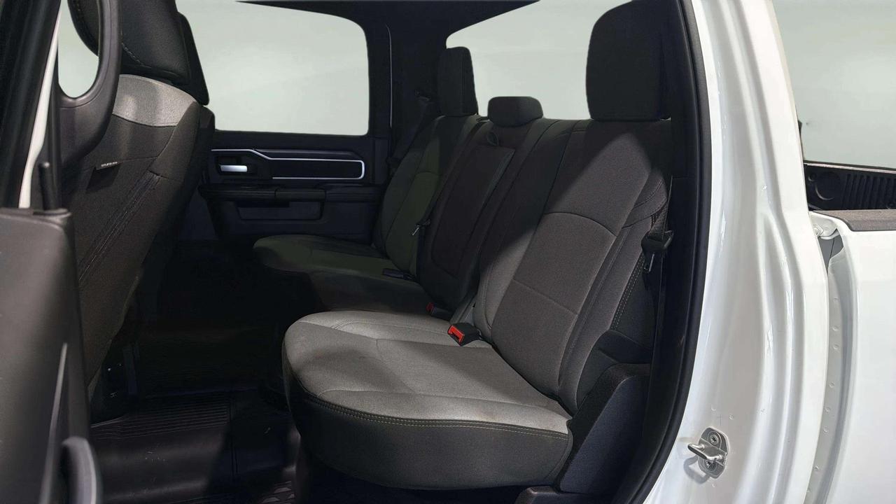 2024 RAM 3500 BIG HORN | 6.4 HEMI | LOW KMS | CLEAN CARFAX | Photo