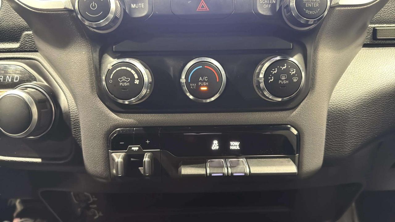 2024 RAM 3500 BIG HORN | 6.4 HEMI | LOW KMS | CLEAN CARFAX | Photo