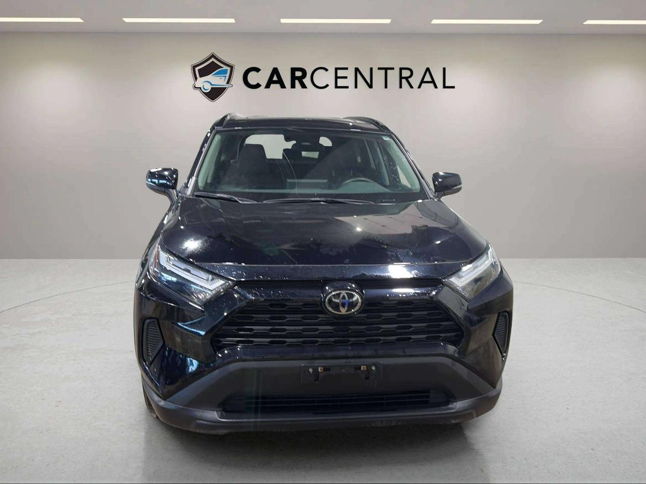 2025 Toyota RAV4 XLE | CLEAN CARFAX| SUNROOF | PWR LIFTGATE Photo