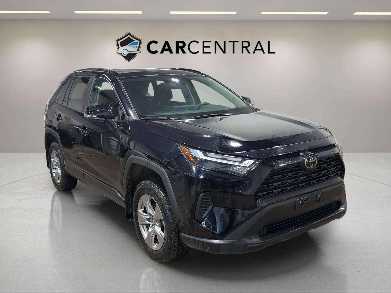 2025 Toyota RAV4 XLE | CLEAN CARFAX| SUNROOF | PWR LIFTGATE Photo