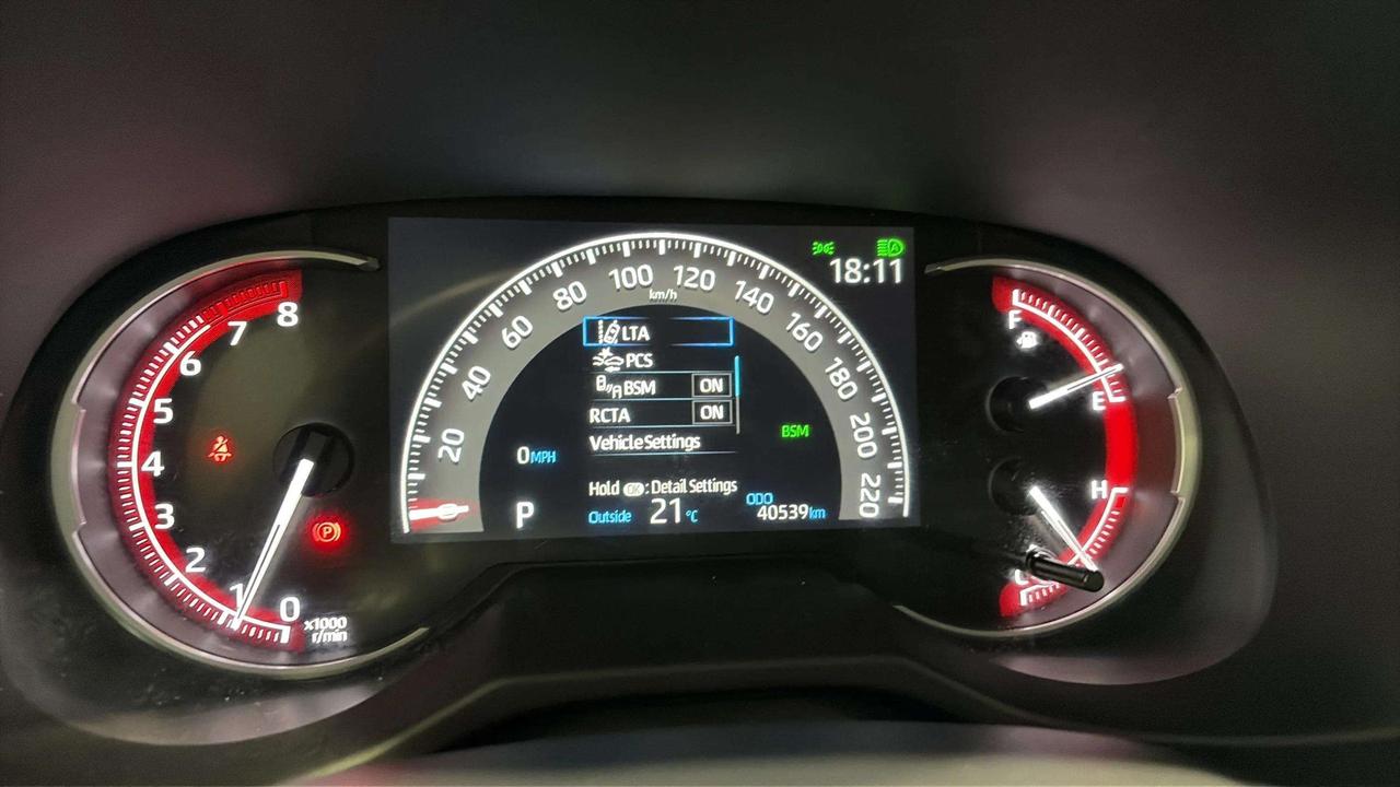 2025 Toyota RAV4 XLE | CLEAN CARFAX| SUNROOF | PWR LIFTGATE Photo