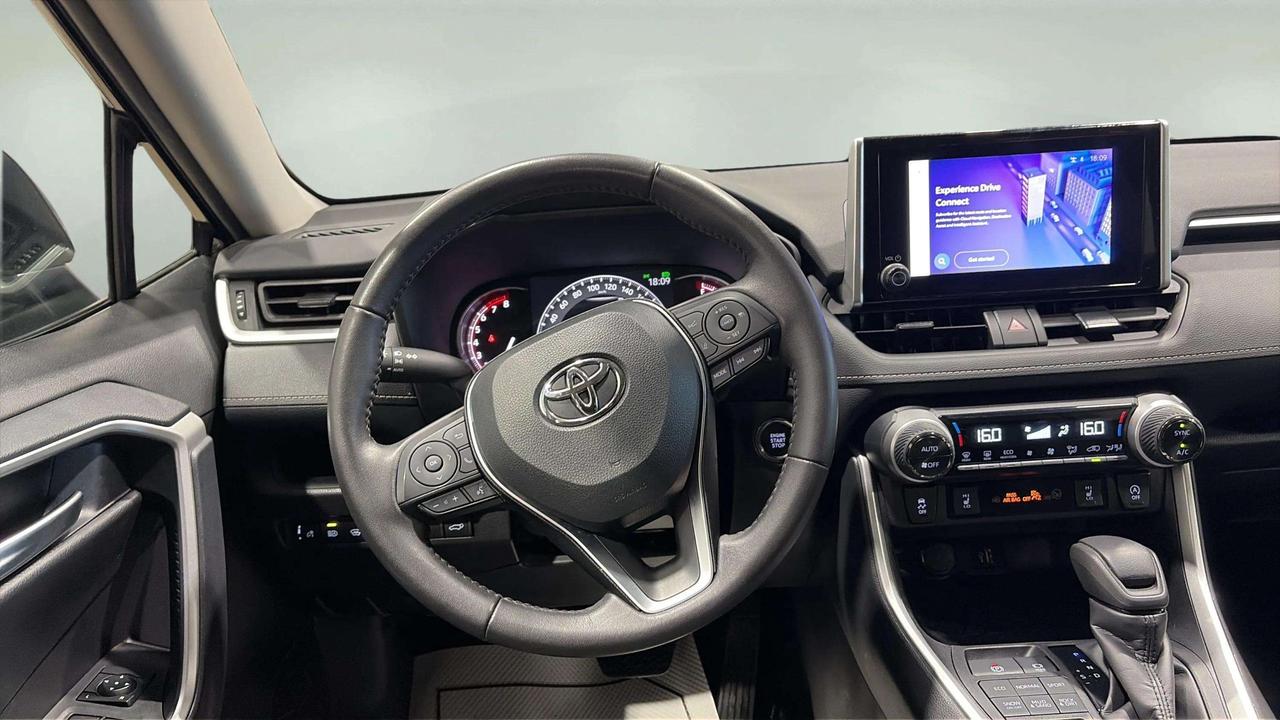 2025 Toyota RAV4 XLE | CLEAN CARFAX| SUNROOF | PWR LIFTGATE Photo