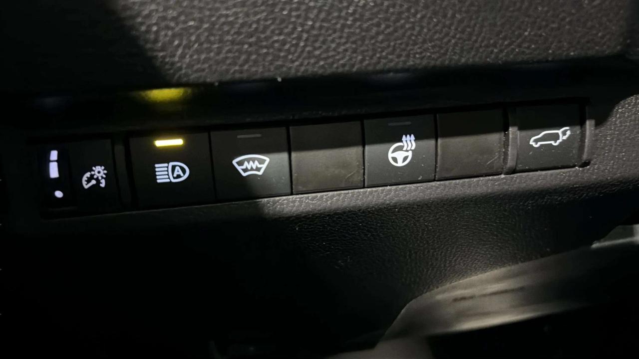 2025 Toyota RAV4 XLE | CLEAN CARFAX| SUNROOF | PWR LIFTGATE Photo