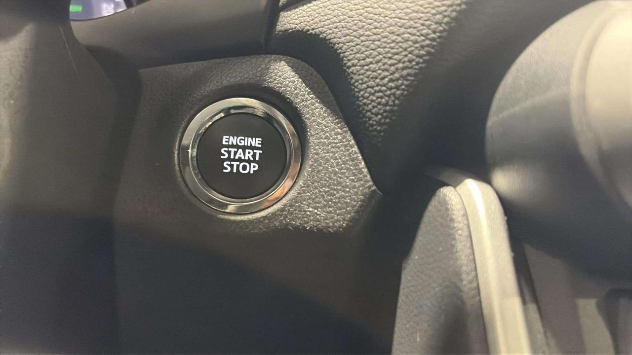 2025 Toyota RAV4 XLE | CLEAN CARFAX| SUNROOF | PWR LIFTGATE Photo