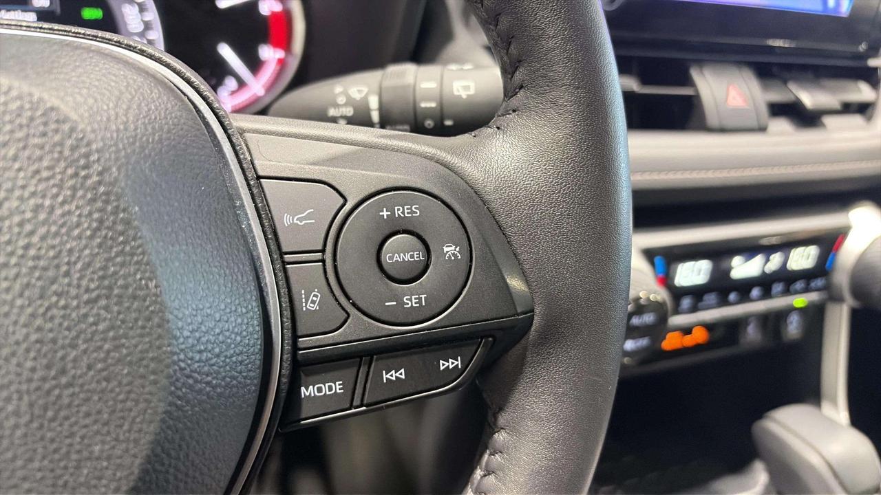 2025 Toyota RAV4 XLE | CLEAN CARFAX| SUNROOF | PWR LIFTGATE Photo