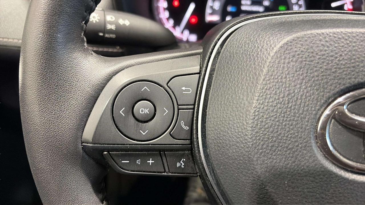 2025 Toyota RAV4 XLE | CLEAN CARFAX| SUNROOF | PWR LIFTGATE Photo