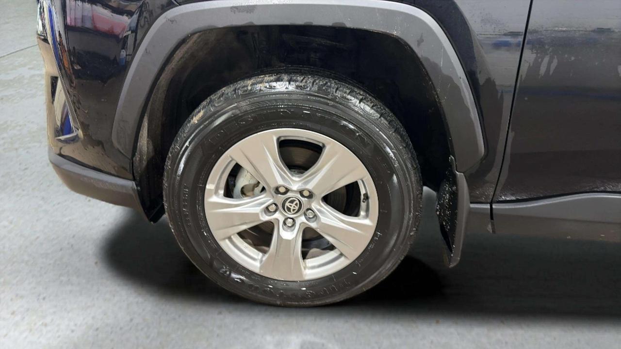 2025 Toyota RAV4 XLE | CLEAN CARFAX| SUNROOF | PWR LIFTGATE Photo