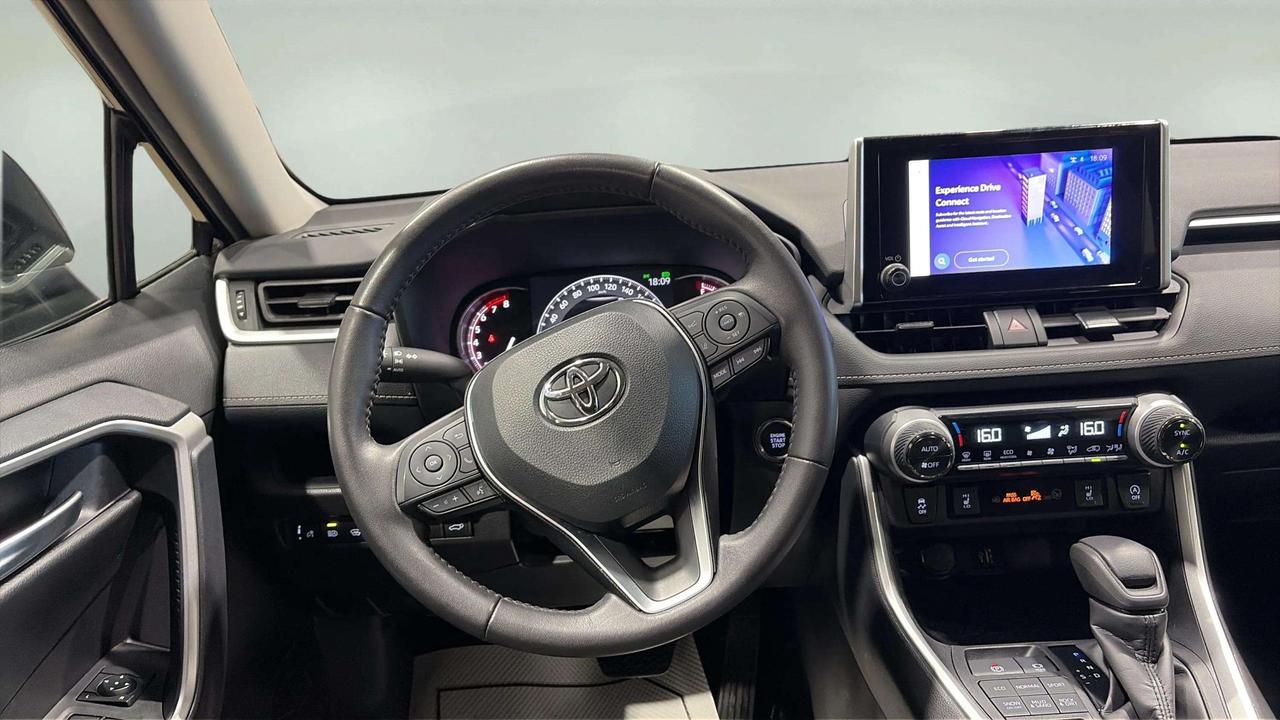 2025 Toyota RAV4 XLE | CLEAN CARFAX| SUNROOF | PWR LIFTGATE Photo