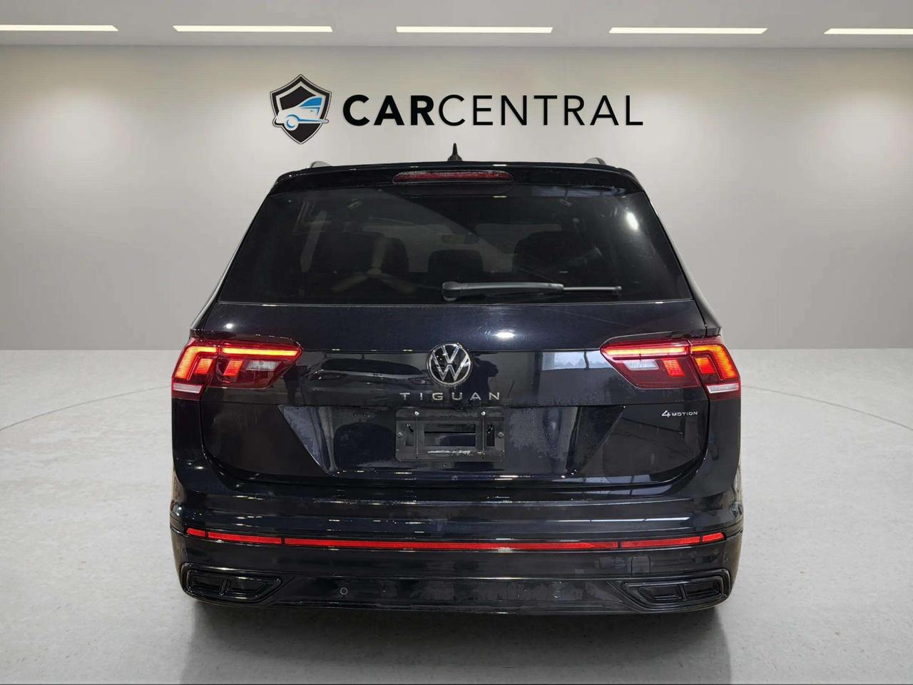2024 Volkswagen Tiguan COMFORTLINE R LINE BLACK EDITION | CLEAN CARFAX | Photo3