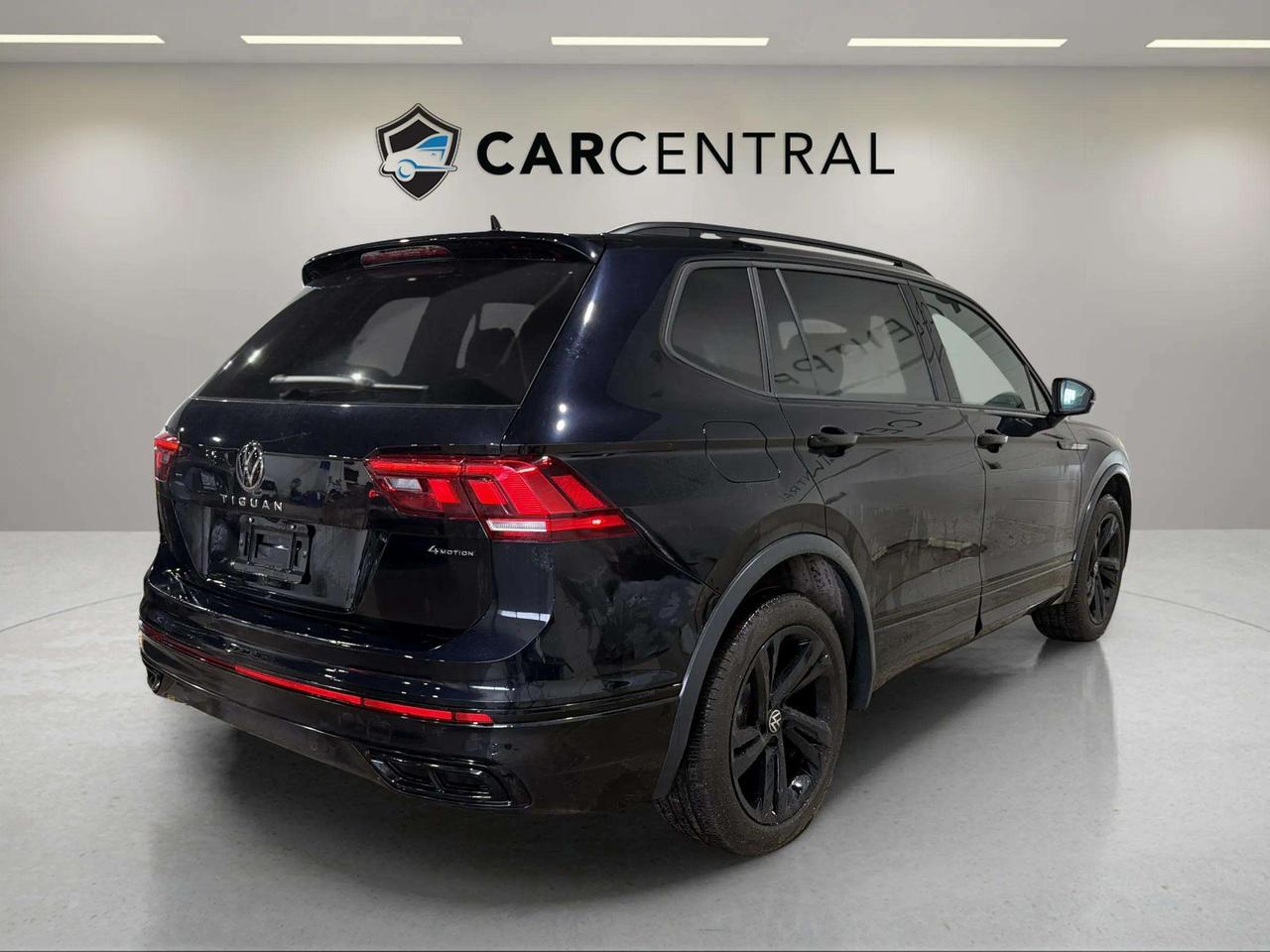 2024 Volkswagen Tiguan COMFORTLINE R LINE BLACK EDITION | CLEAN CARFAX | Photo4