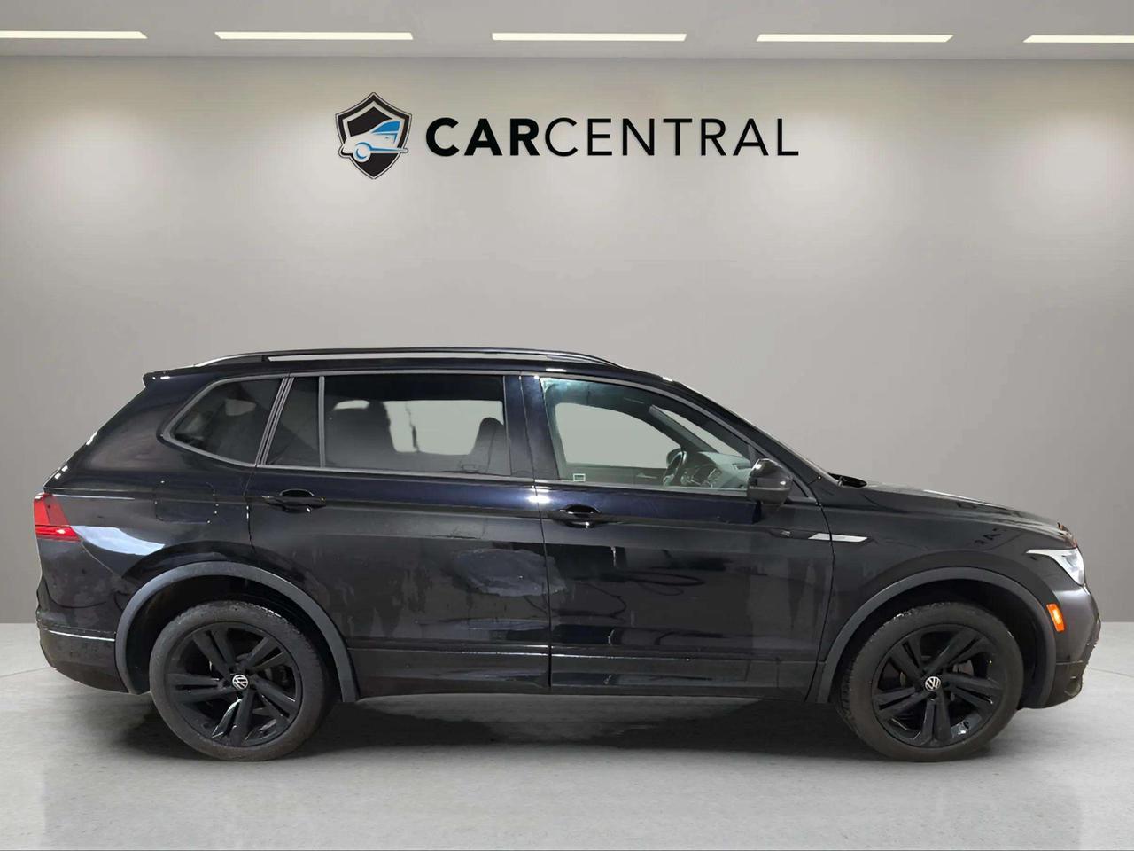 2024 Volkswagen Tiguan COMFORTLINE R LINE BLACK EDITION | CLEAN CARFAX | Photo