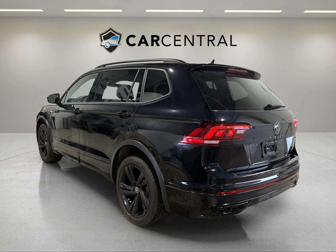2024 Volkswagen Tiguan COMFORTLINE R LINE BLACK EDITION | CLEAN CARFAX | Photo2