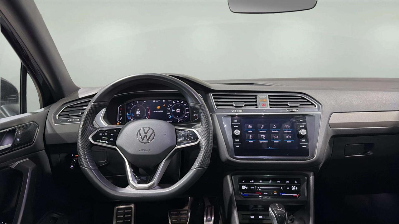 2024 Volkswagen Tiguan COMFORTLINE R LINE BLACK EDITION | CLEAN CARFAX | Photo