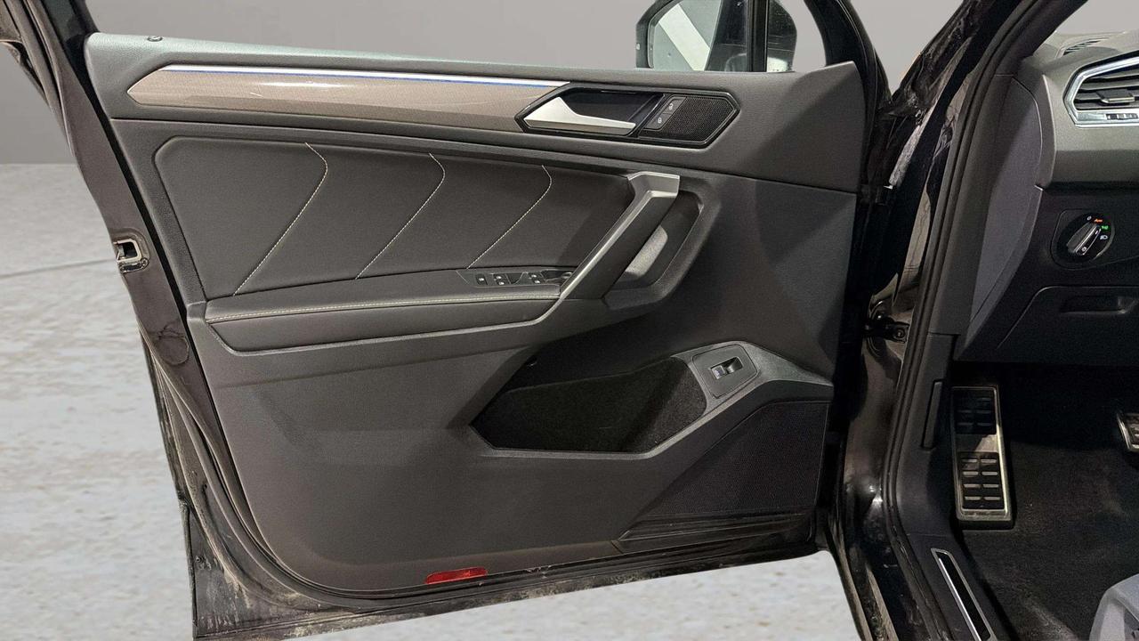 2024 Volkswagen Tiguan COMFORTLINE R LINE BLACK EDITION | CLEAN CARFAX | Photo
