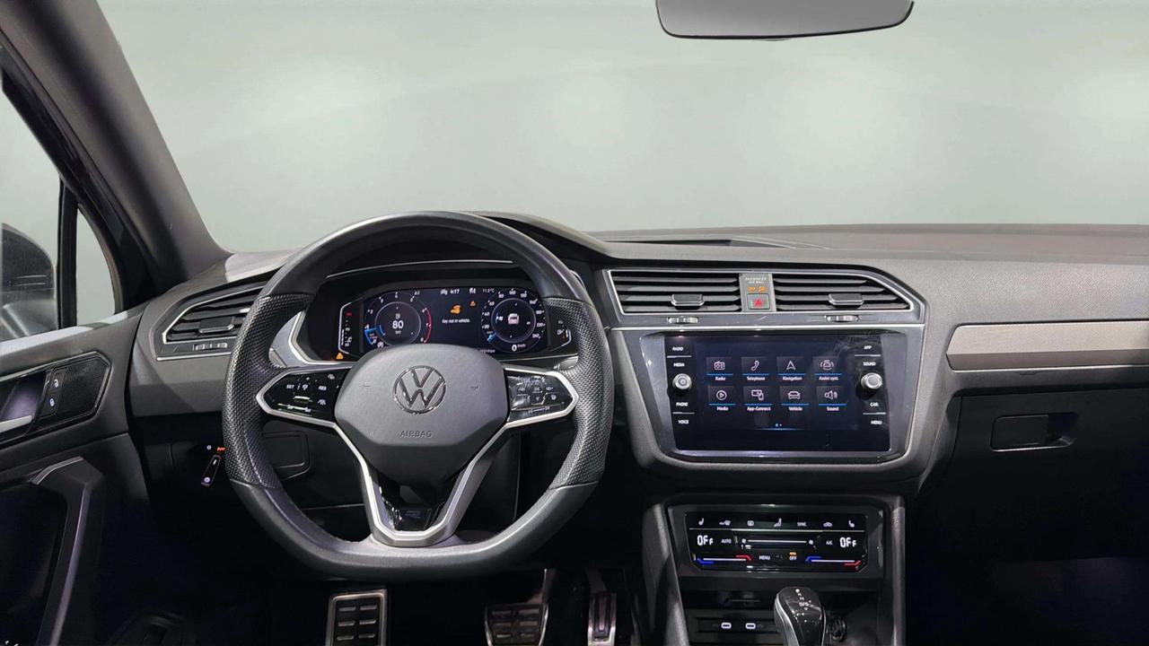 2024 Volkswagen Tiguan COMFORTLINE R LINE BLACK EDITION | CLEAN CARFAX | Photo