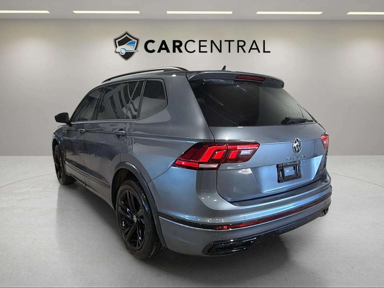 2024 Volkswagen Tiguan COMFORTLINE R LINE BLACK EDITION | CLEAN CARFAX | Photo2