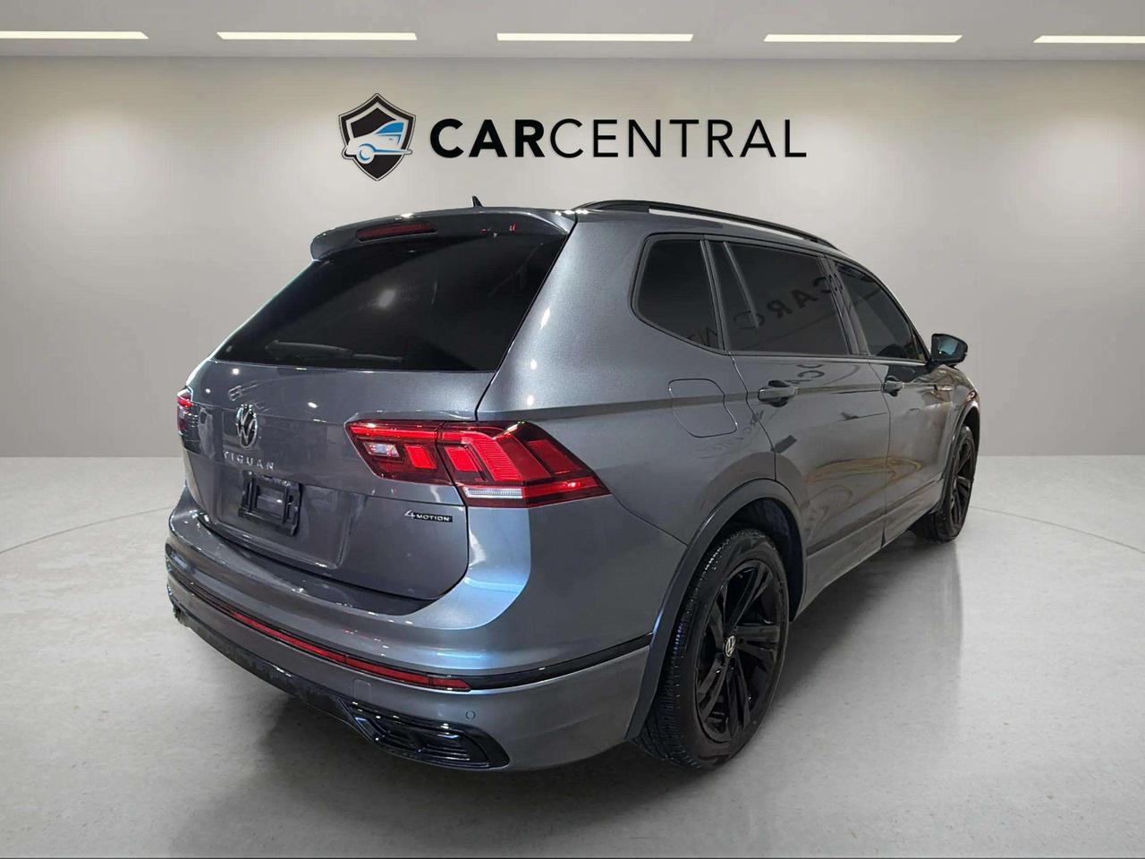 2024 Volkswagen Tiguan COMFORTLINE R LINE BLACK EDITION | CLEAN CARFAX | Photo