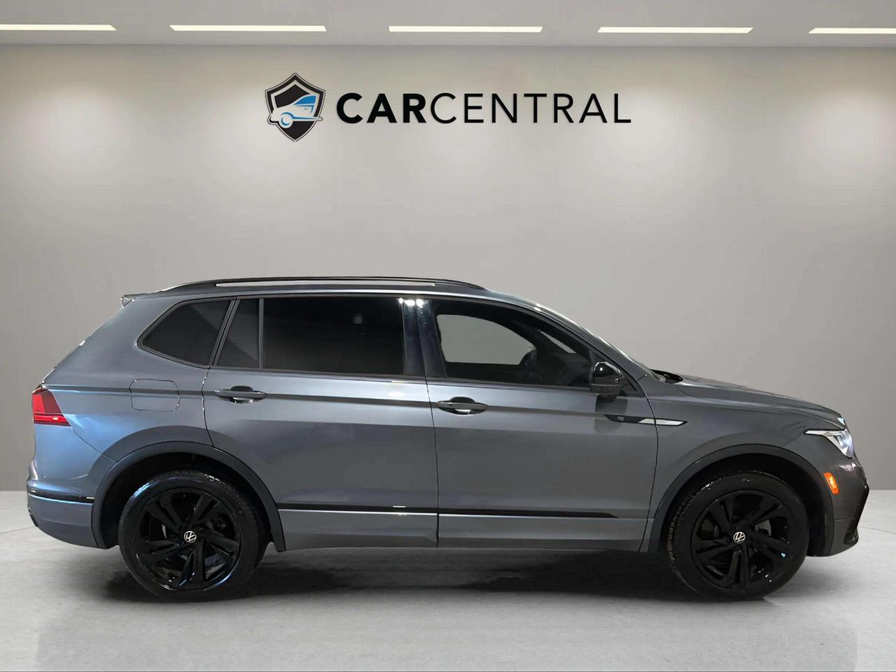 2024 Volkswagen Tiguan COMFORTLINE R LINE BLACK EDITION | CLEAN CARFAX | Photo