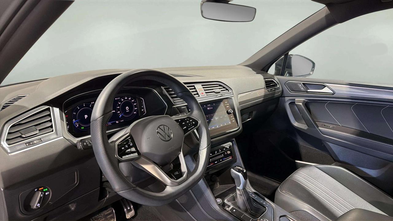 2024 Volkswagen Tiguan COMFORTLINE R LINE BLACK EDITION | CLEAN CARFAX | Photo