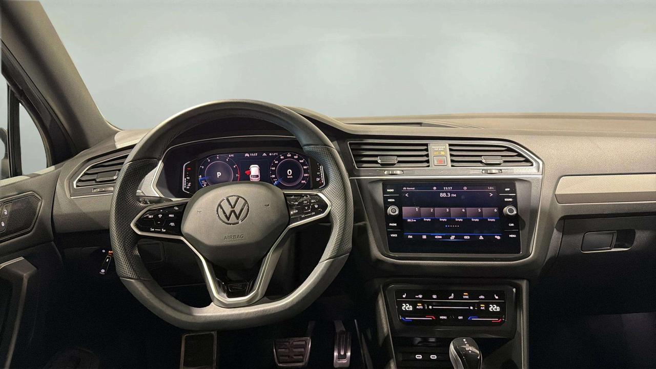 2024 Volkswagen Tiguan COMFORTLINE R LINE BLACK EDITION | CLEAN CARFAX | Photo