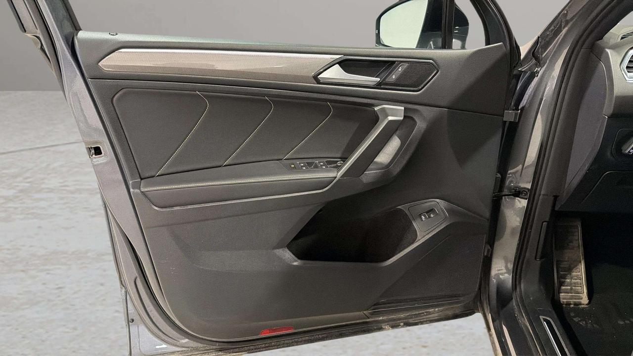 2024 Volkswagen Tiguan COMFORTLINE R LINE BLACK EDITION | CLEAN CARFAX | Photo