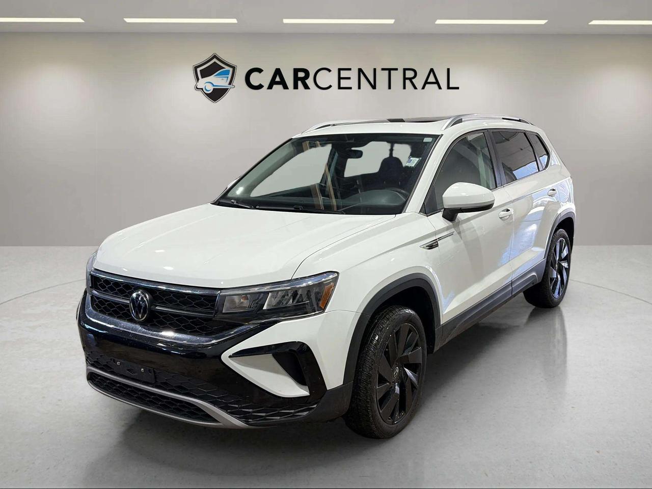 2024 Volkswagen Taos COMFORTLINE | CARPLAY  | PANO ROOF | CLEAN CARFAXY Photo0