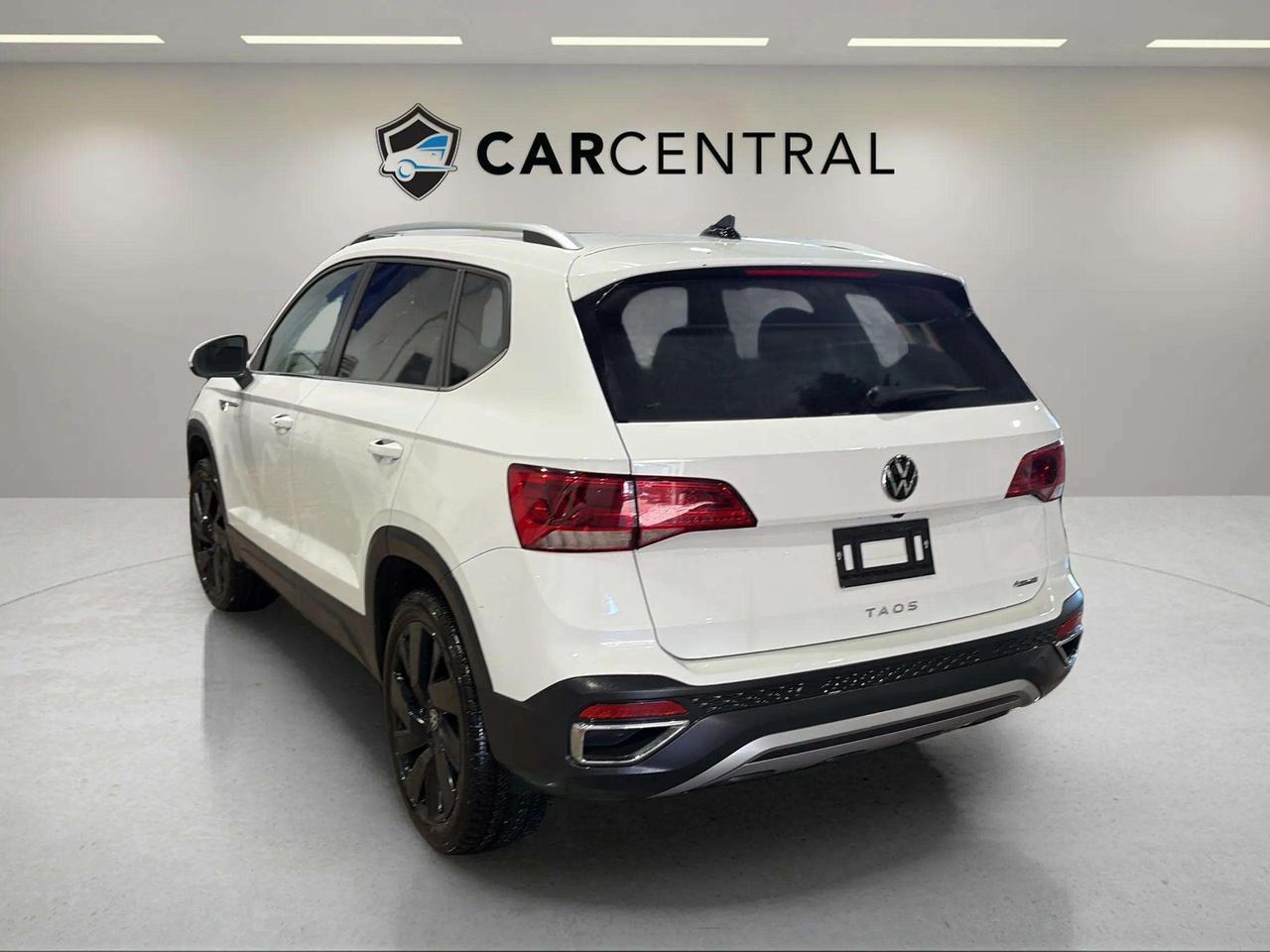 2024 Volkswagen Taos COMFORTLINE | CARPLAY  | PANO ROOF | CLEAN CARFAXY Photo