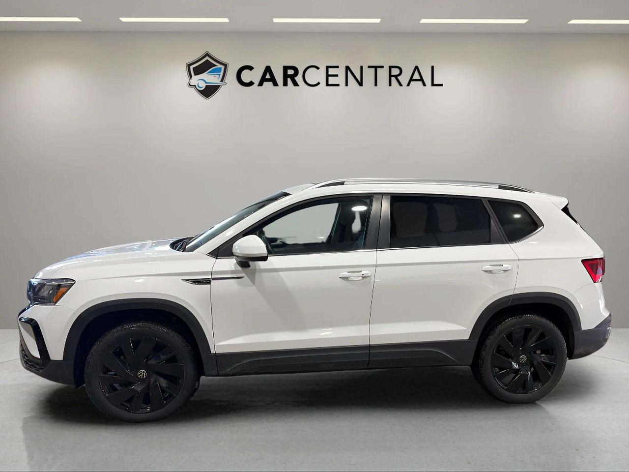 2024 Volkswagen Taos COMFORTLINE | CARPLAY  | PANO ROOF | CLEAN CARFAXY Photo