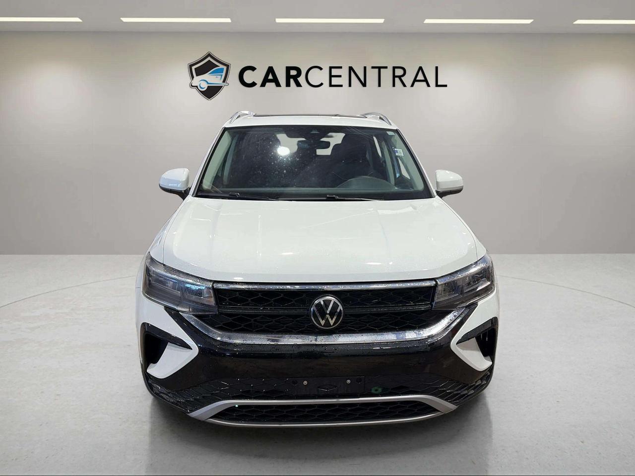 2024 Volkswagen Taos COMFORTLINE | CARPLAY  | PANO ROOF | CLEAN CARFAXY Photo