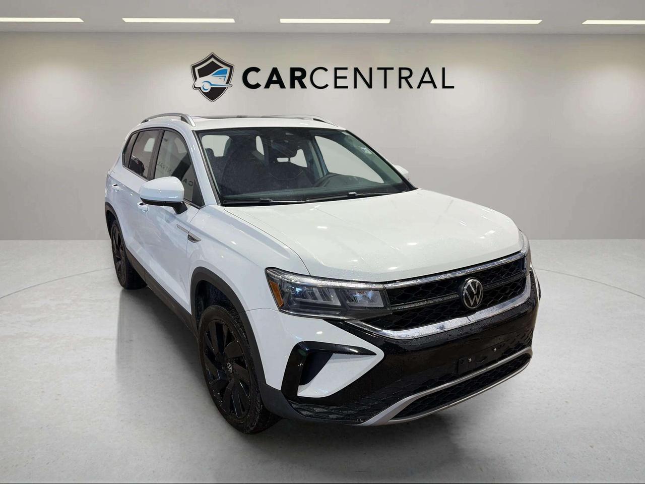 2024 Volkswagen Taos COMFORTLINE | CARPLAY  | PANO ROOF | CLEAN CARFAXY Photo