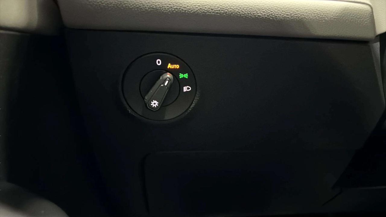 2024 Volkswagen Taos COMFORTLINE | CARPLAY  | PANO ROOF | CLEAN CARFAXY Photo