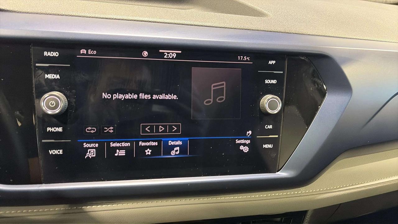 2024 Volkswagen Taos COMFORTLINE | CARPLAY  | PANO ROOF | CLEAN CARFAXY Photo