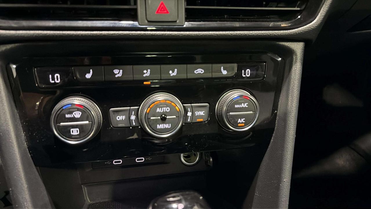 2024 Volkswagen Taos COMFORTLINE | CARPLAY  | PANO ROOF | CLEAN CARFAXY Photo
