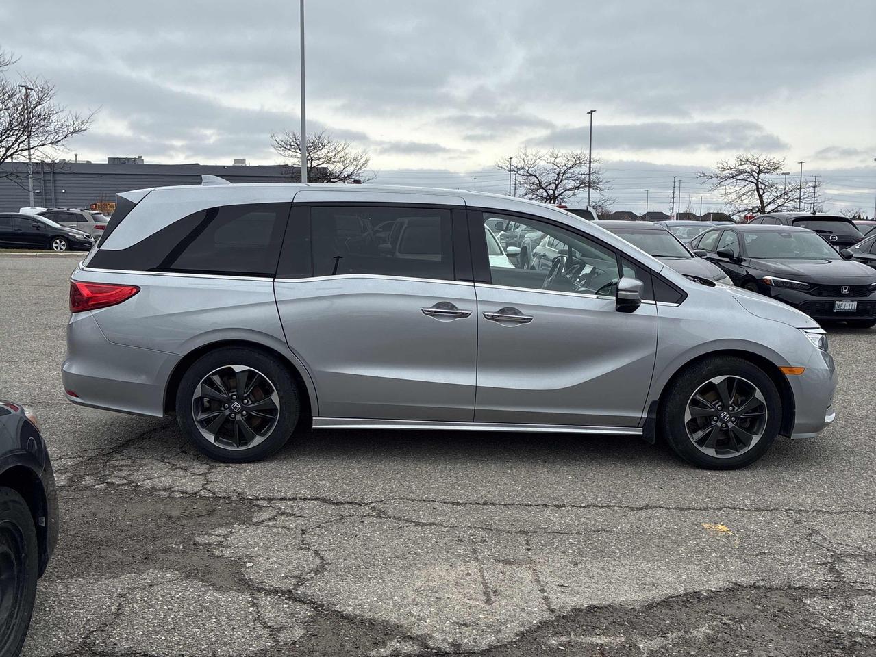 2022 Honda Odyssey TOURING | LEATHER | SUNROOF | POWER DOORS | DVD | Photo