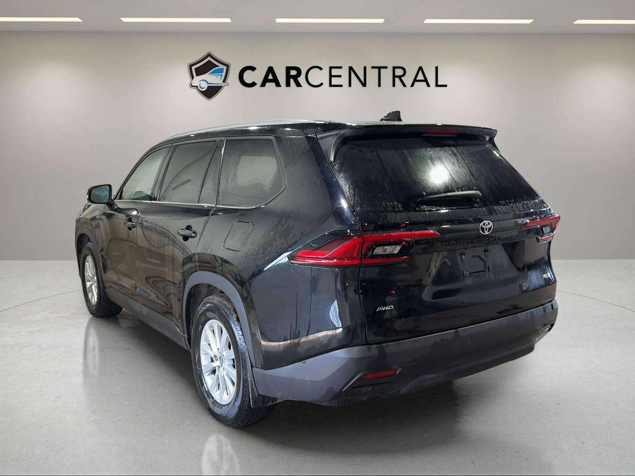 2025 Toyota Grand Highlander XLE | AWD | LEATHER | 8 PASSENGER | CLEAN CARFAX | Photo