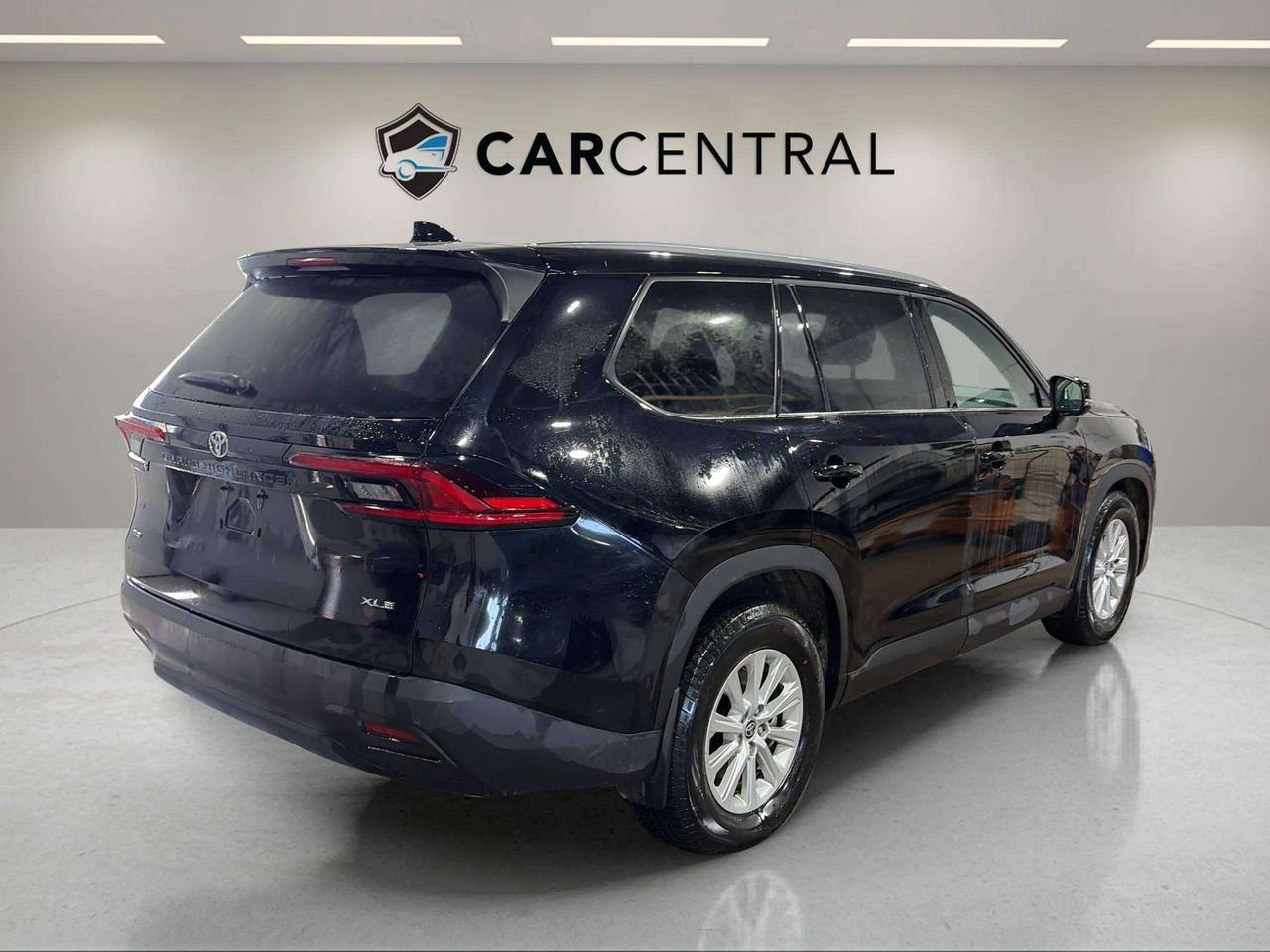 2025 Toyota Grand Highlander XLE | AWD | LEATHER | 8 PASSENGER | CLEAN CARFAX | Photo