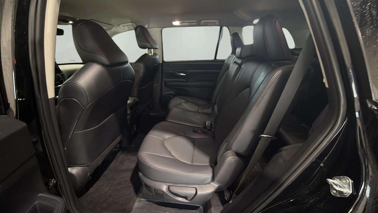 2025 Toyota Grand Highlander XLE | AWD | LEATHER | 8 PASSENGER | CLEAN CARFAX | Photo