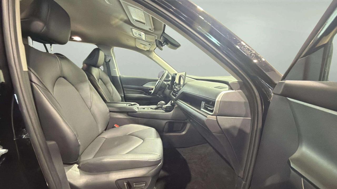 2025 Toyota Grand Highlander XLE | AWD | LEATHER | 8 PASSENGER | CLEAN CARFAX | Photo