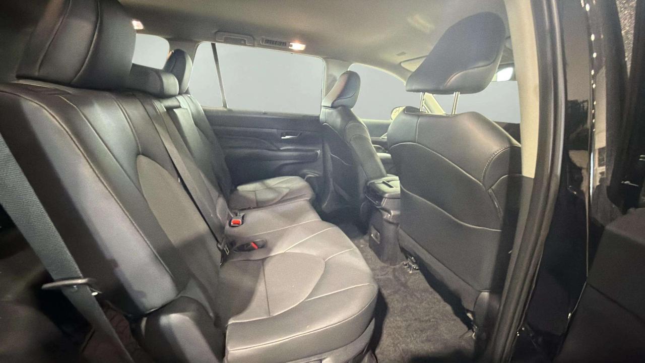 2025 Toyota Grand Highlander XLE | AWD | LEATHER | 8 PASSENGER | CLEAN CARFAX | Photo
