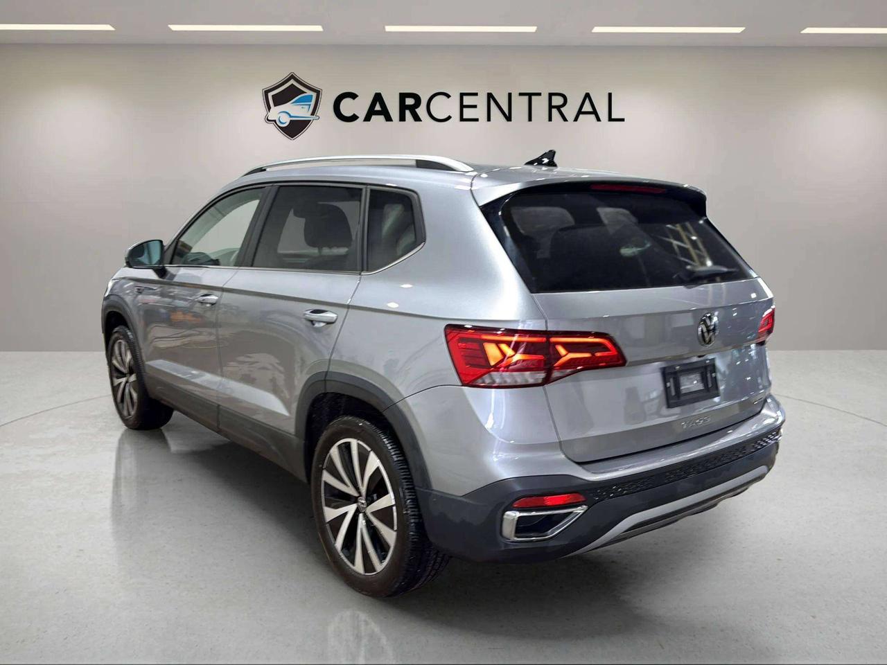 2023 Volkswagen Taos COMFORTLINE | PANO ROOF | 1 OWNER | CLEAN CARFAX Photo