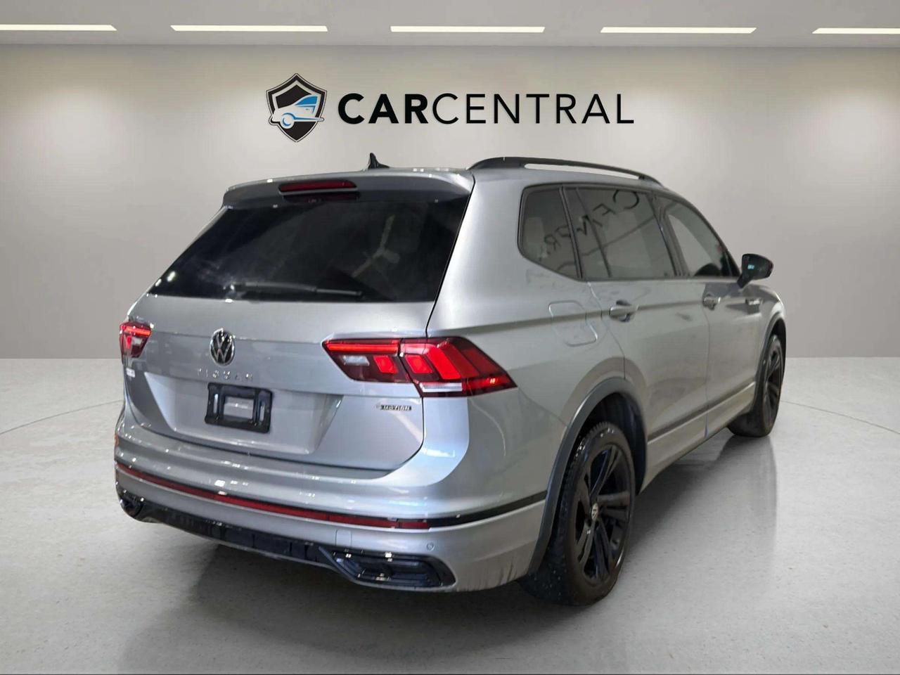 2023 Volkswagen Tiguan COMFORTLINE | R LINE | CLEAN CARFAX| PANO| CARPLAY Photo