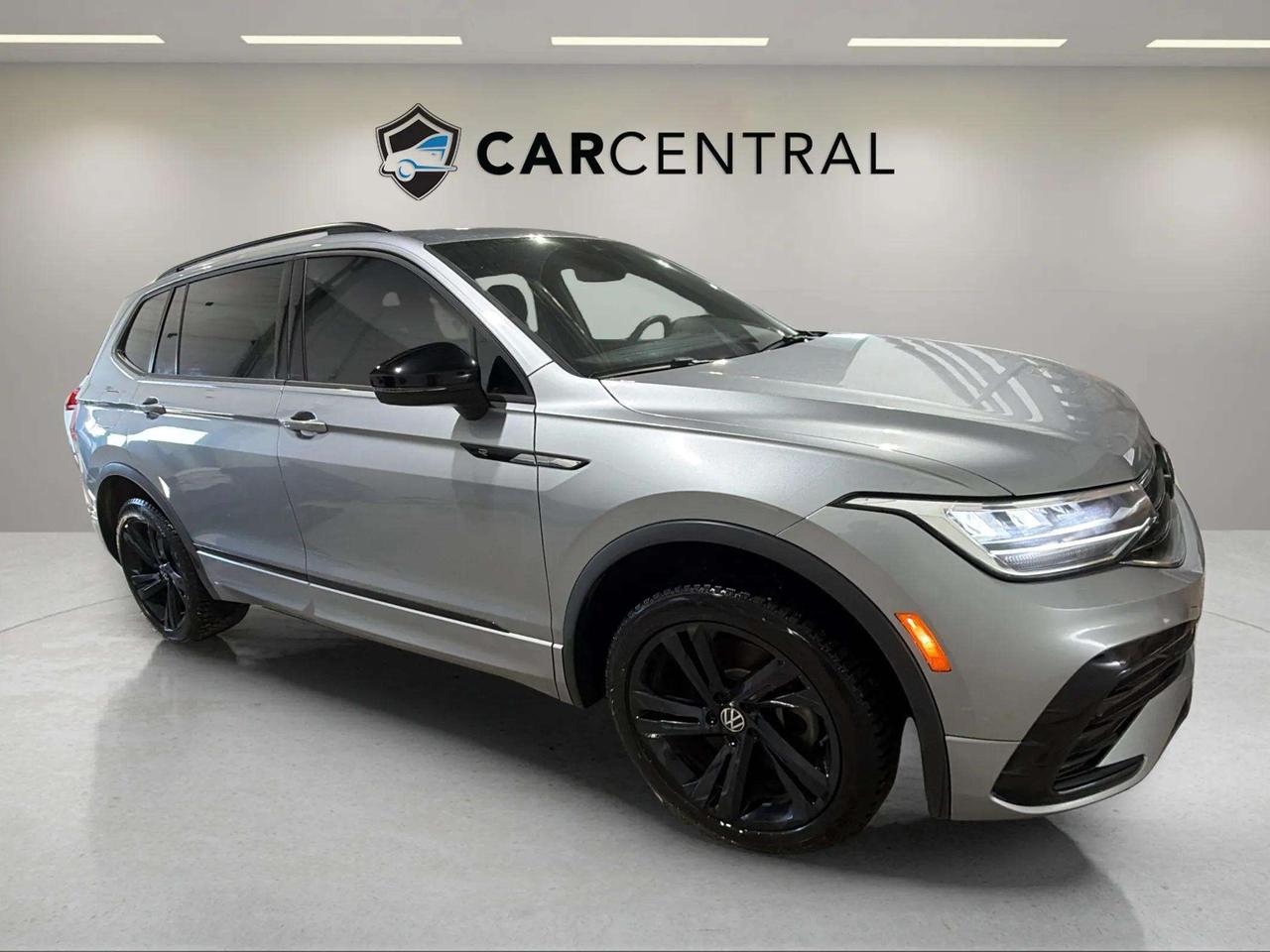 2023 Volkswagen Tiguan COMFORTLINE | R LINE | CLEAN CARFAX| PANO| CARPLAY Photo