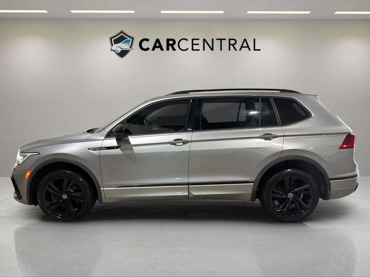 2023 Volkswagen Tiguan COMFORTLINE | R LINE | CLEAN CARFAX| PANO| CARPLAY Photo