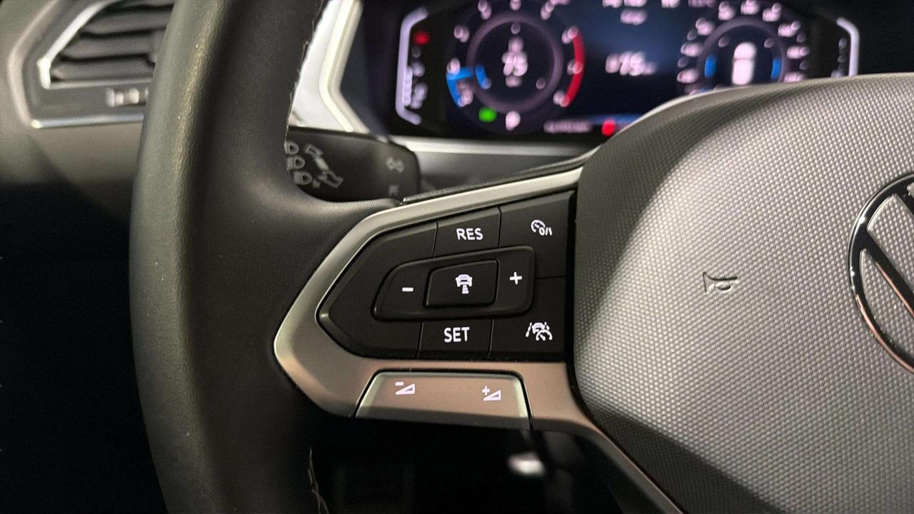 2023 Volkswagen Tiguan COMFORTLINE | R LINE | CLEAN CARFAX| PANO| CARPLAY Photo