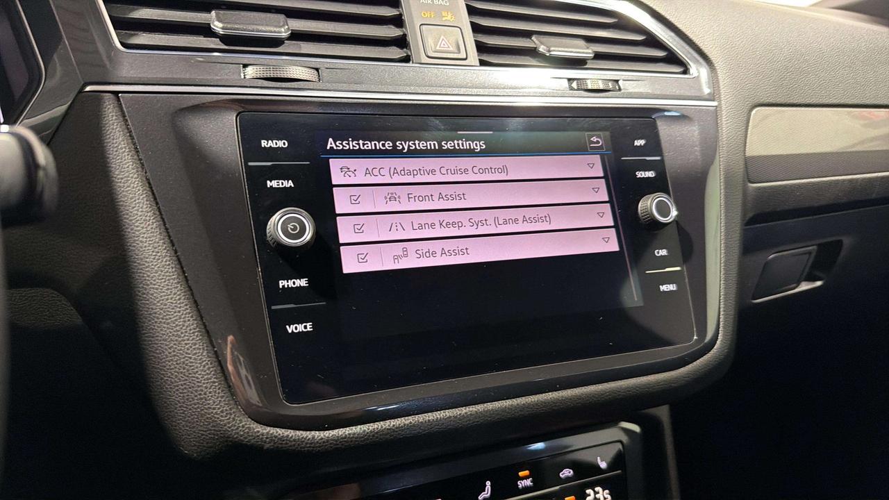 2023 Volkswagen Tiguan COMFORTLINE | R LINE | CLEAN CARFAX| PANO| CARPLAY Photo
